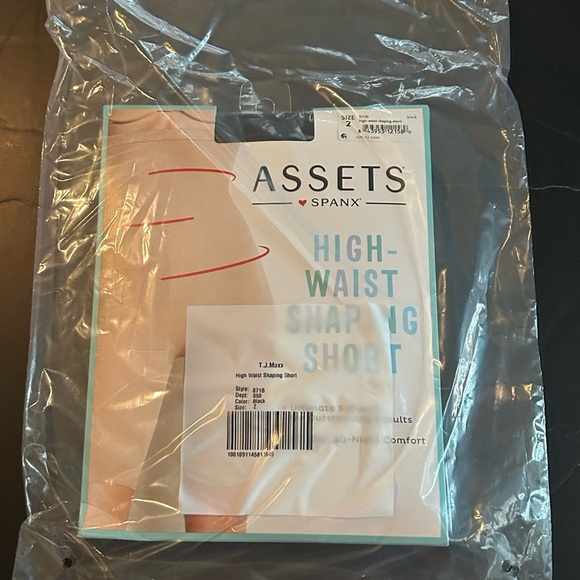 ASSETS by Spanx High Waisted Black Built in Shaping Shorts Size 2 Black NIP - Picture 6 of 6